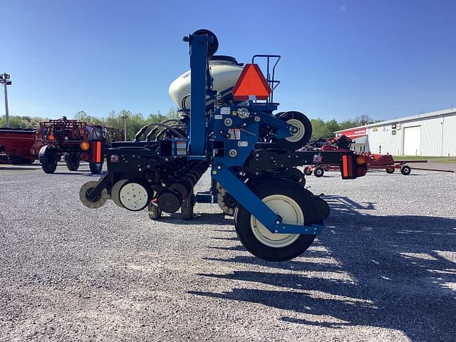 Image of Kinze 3600 equipment image 3