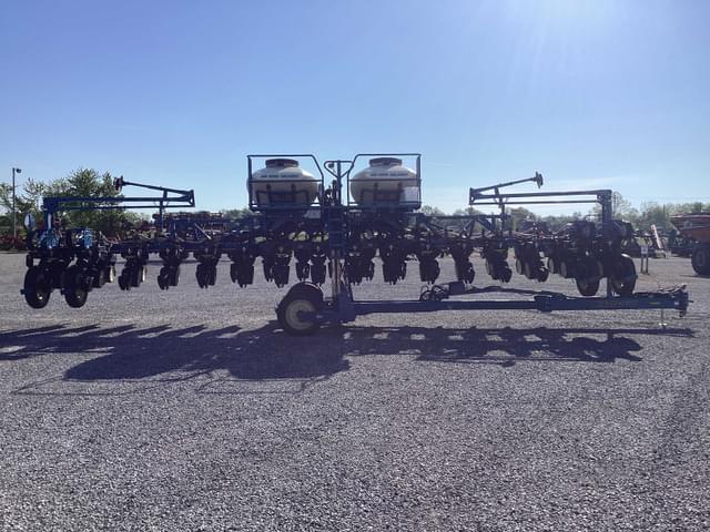 Image of Kinze 3600 equipment image 1