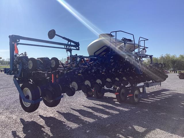 Image of Kinze 3600 equipment image 2