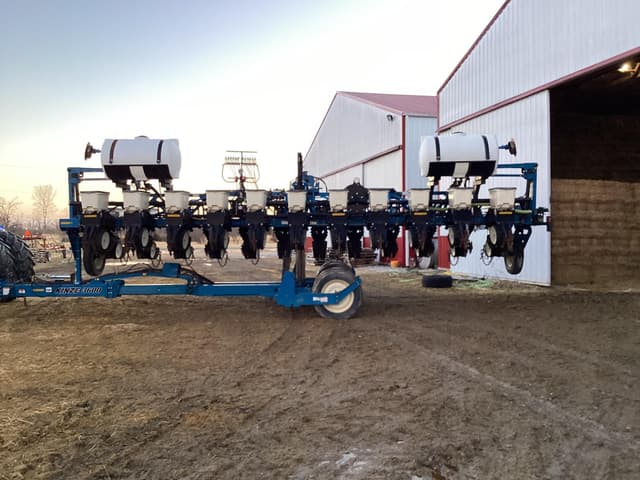 Image of Kinze 3600 equipment image 3