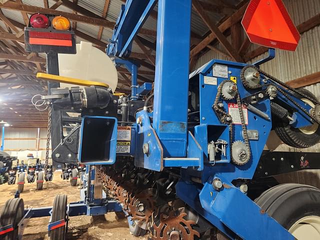 Image of Kinze 3600 equipment image 4