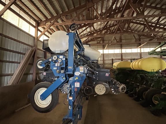 Image of Kinze 3600 equipment image 1