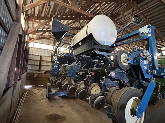 Image of Kinze 3600 equipment image 3