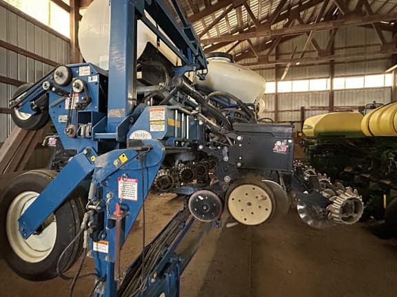 Image of Kinze 3600 equipment image 2