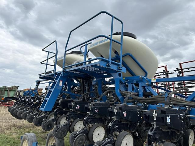 Image of Kinze 3600 equipment image 1