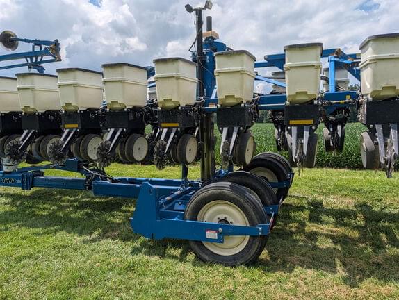Image of Kinze 3600 equipment image 1