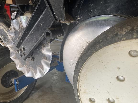 Image of Kinze 3600 equipment image 2