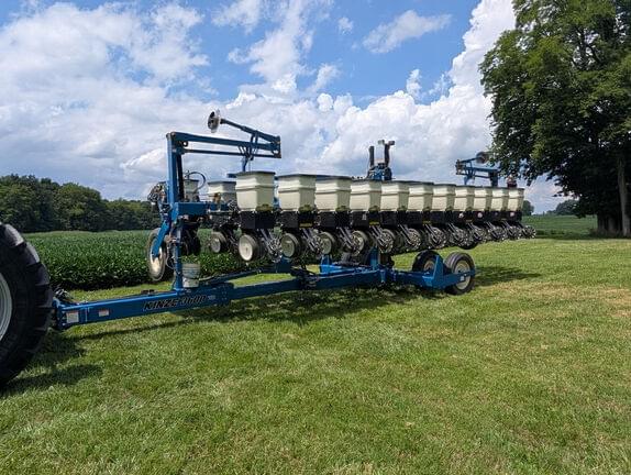 Image of Kinze 3600 equipment image 4