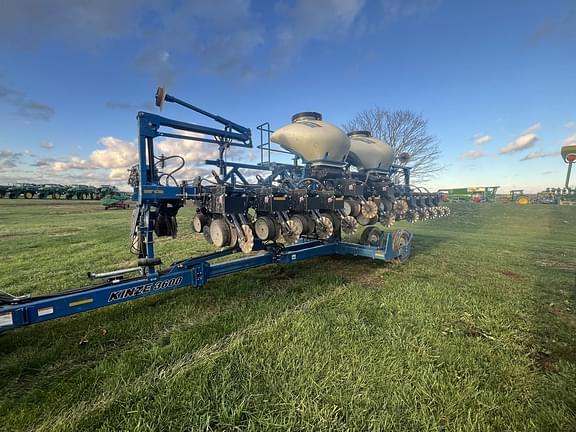 Image of Kinze 3600ASD equipment image 2