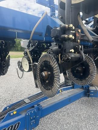 Image of Kinze 3600 equipment image 3