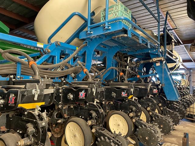 Image of Kinze 3600 equipment image 1