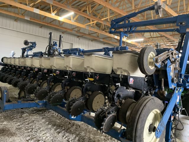 Image of Kinze 3600 equipment image 1
