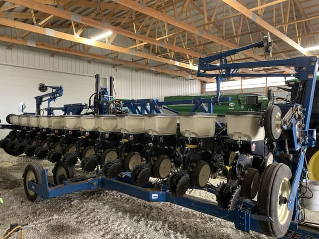 Image of Kinze 3600 equipment image 2