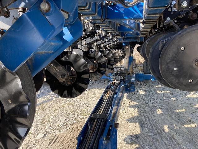 Image of Kinze 3600ASD equipment image 4