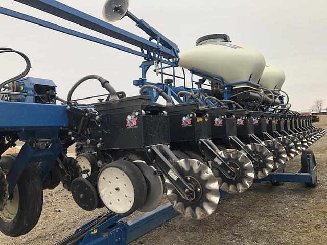 Image of Kinze 3600ASD equipment image 3