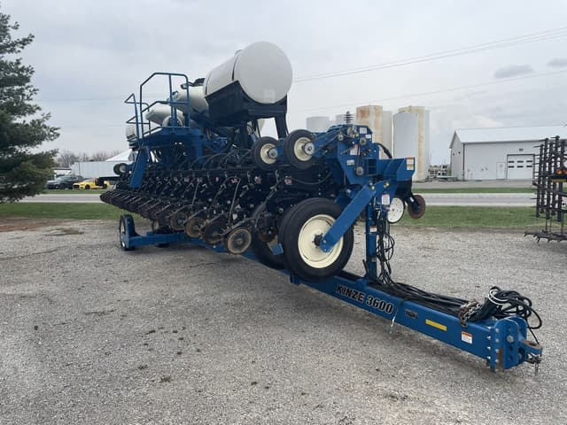 Image of Kinze 3600ASD equipment image 2
