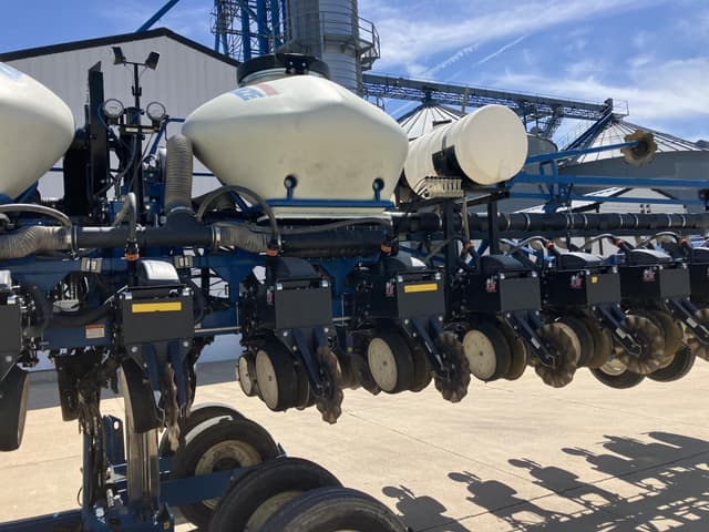 Image of Kinze 3600ASD equipment image 3