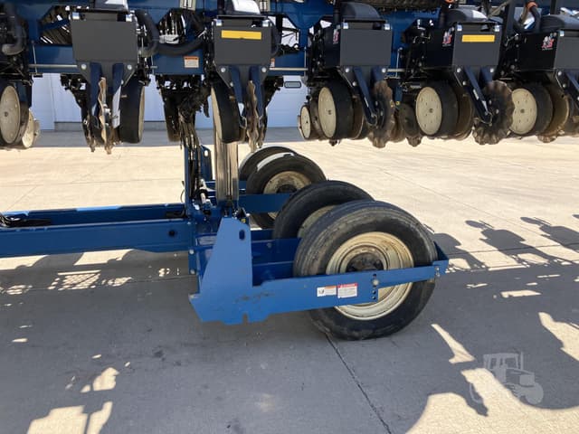 Image of Kinze 3600ASD equipment image 4