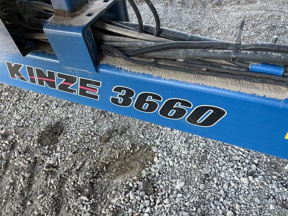 Image of Kinze 3660 equipment image 1