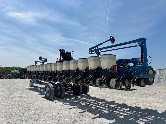 Image of Kinze 3660 equipment image 2