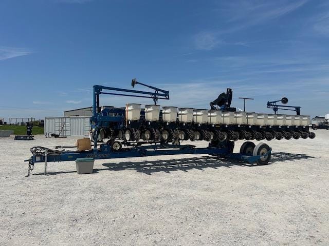 2011 Kinze 3660 Equipment Image0