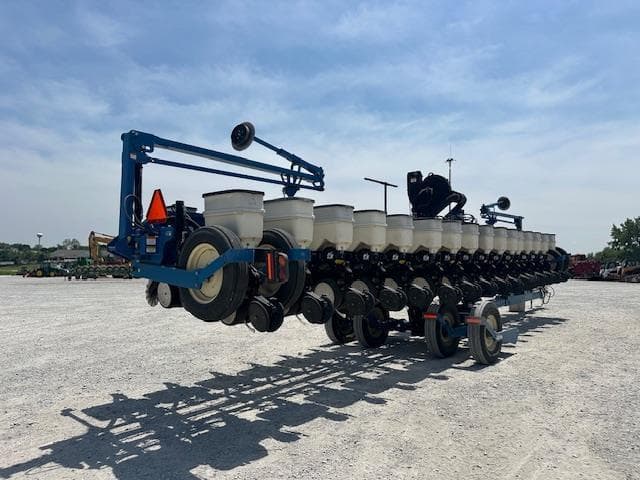 Image of Kinze 3660 equipment image 4