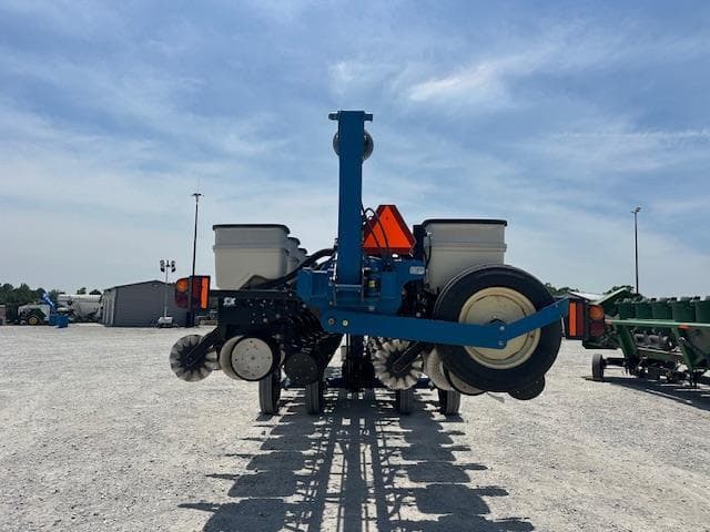 Image of Kinze 3660 equipment image 3