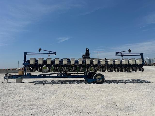 Image of Kinze 3660 equipment image 1