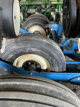 Image of Kinze 3660 equipment image 3