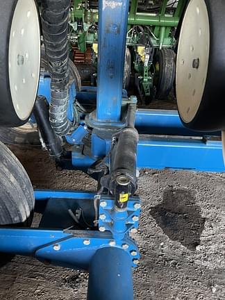 Image of Kinze 3660 equipment image 4