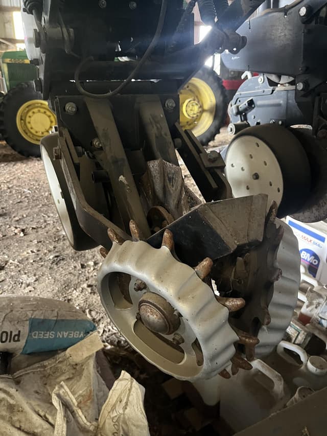 Image of Kinze 3660 equipment image 4