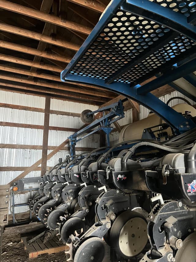 Image of Kinze 3660 equipment image 2