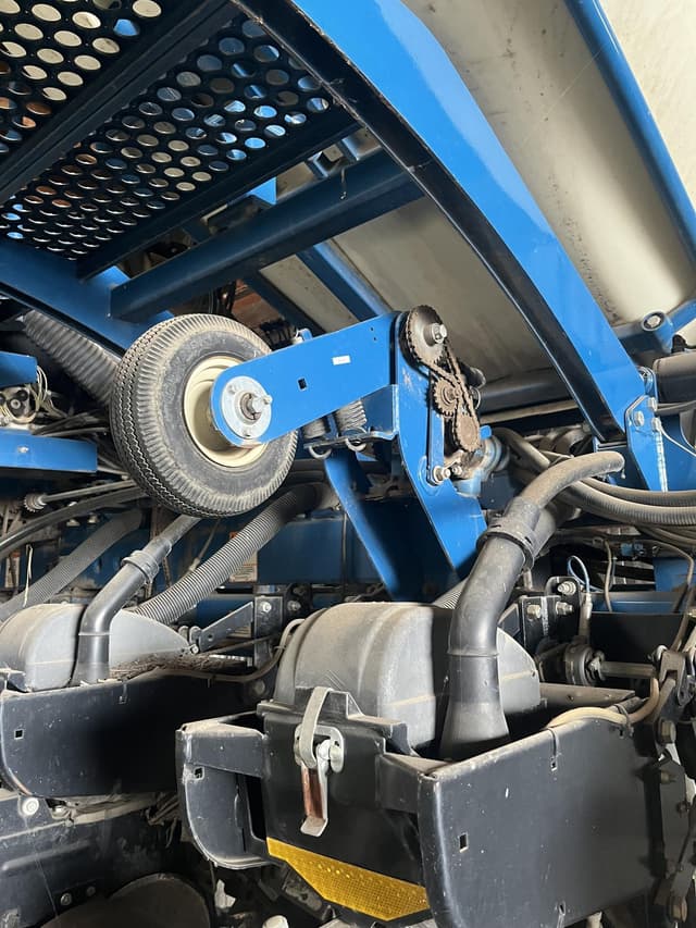 Image of Kinze 3660 equipment image 3