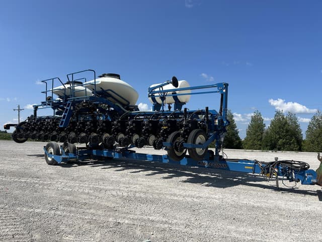 Image of Kinze 3660 equipment image 1