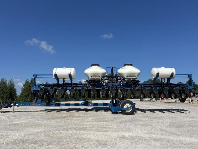 Image of Kinze 3660 equipment image 2