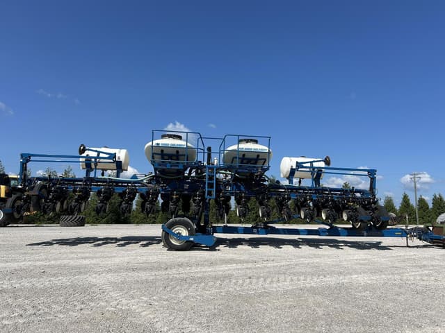 Image of Kinze 3660 equipment image 3