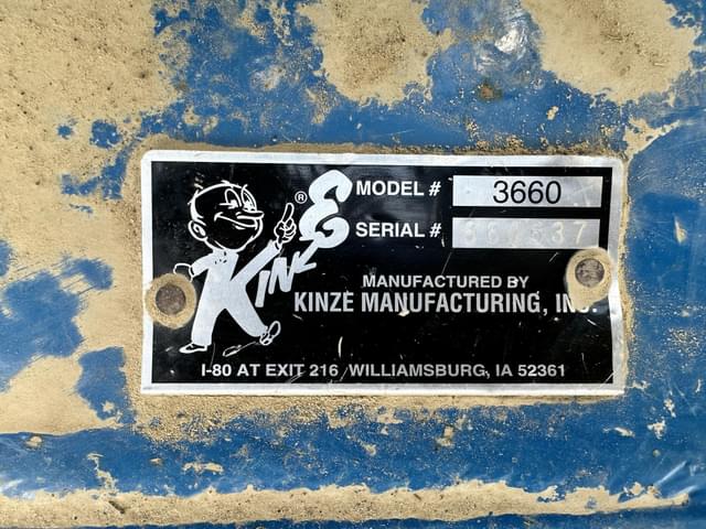 Image of Kinze 3660 equipment image 1