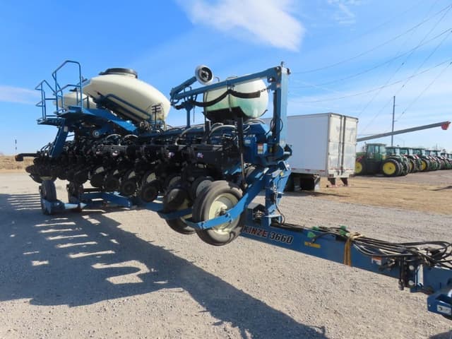 Image of Kinze 3660ASD equipment image 3