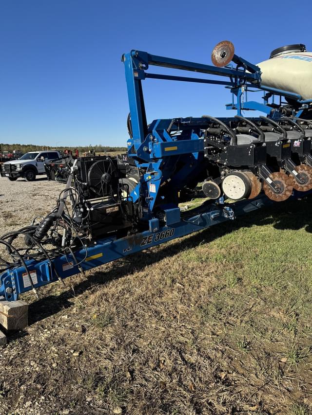 Image of Kinze 3660ASD equipment image 4