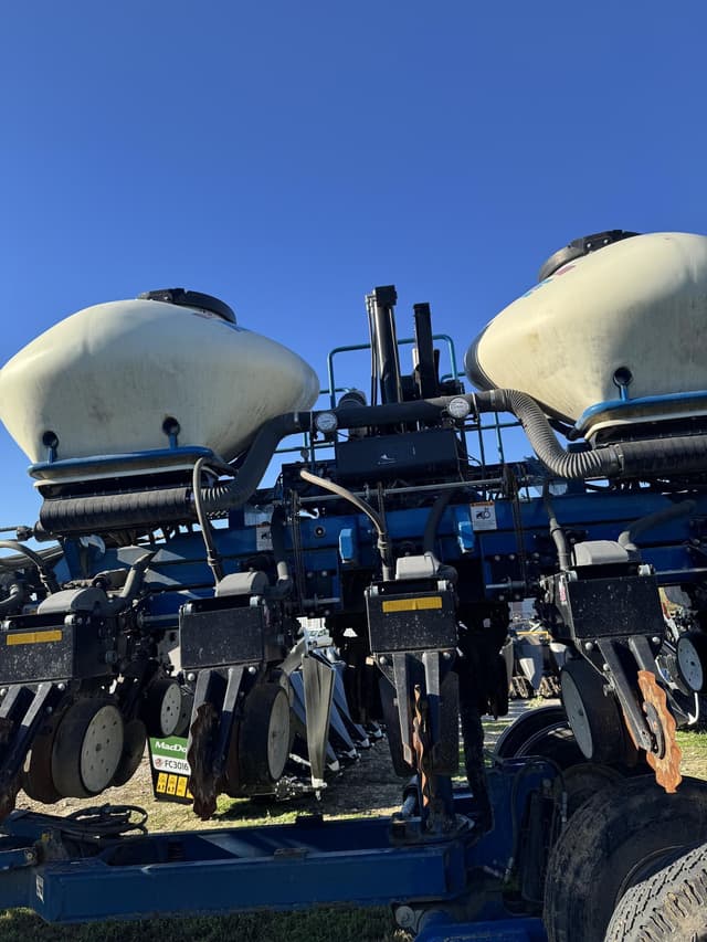 Image of Kinze 3660ASD equipment image 2