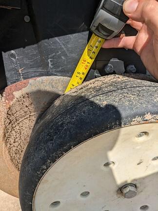 Image of Kinze 3700 equipment image 1