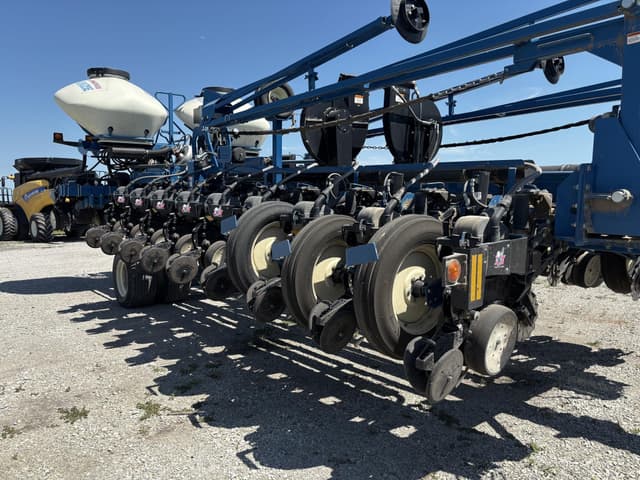 Image of Kinze 3800ASD equipment image 1
