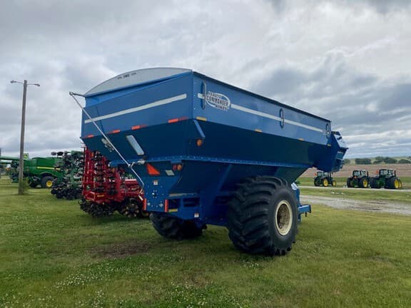 Image of Kinze 850 equipment image 2