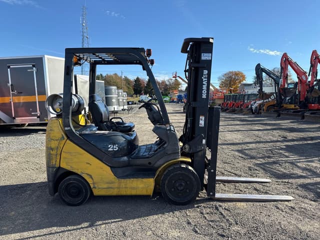 Image of Komatsu FG25 equipment image 4