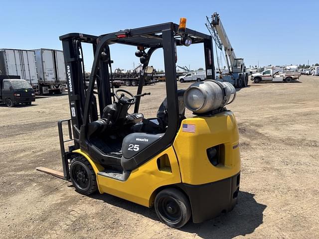 Image of Komatsu FG25ST-16 equipment image 3