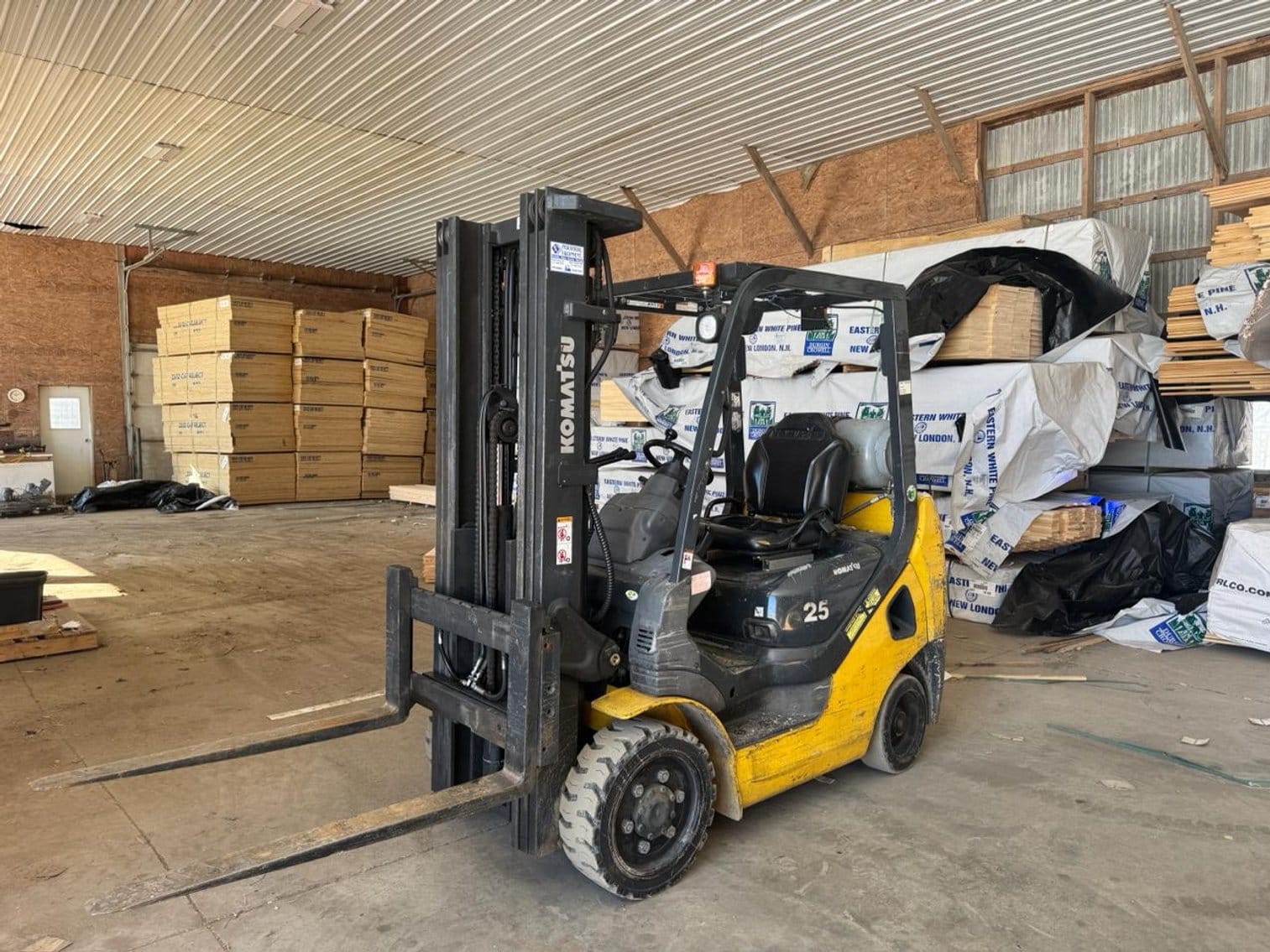 2011 Komatsu FG25ST Equipment Image0