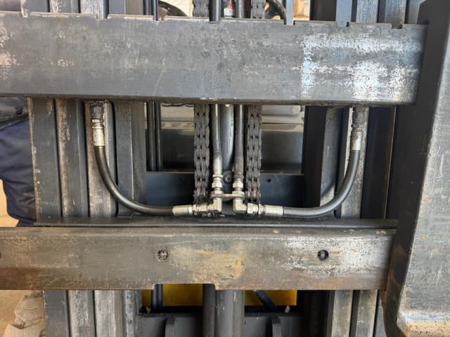 Image of Komatsu FG25ST equipment image 2