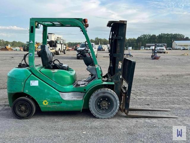 Image of Komatsu FG25ST-16 equipment image 3