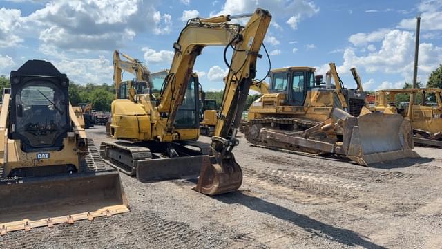 Image of Komatsu PC88MR-8 equipment image 2