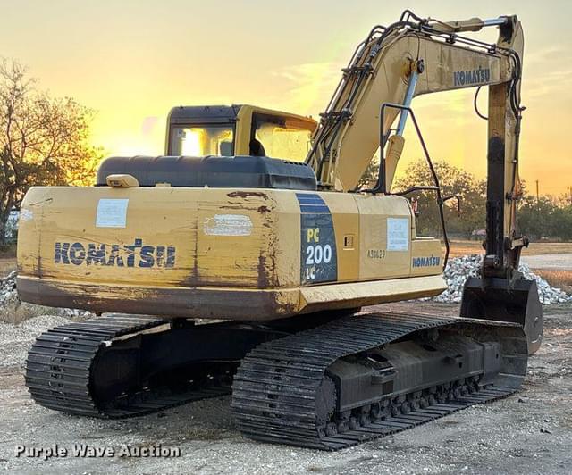 Image of Komatsu PC200LC-8 equipment image 4